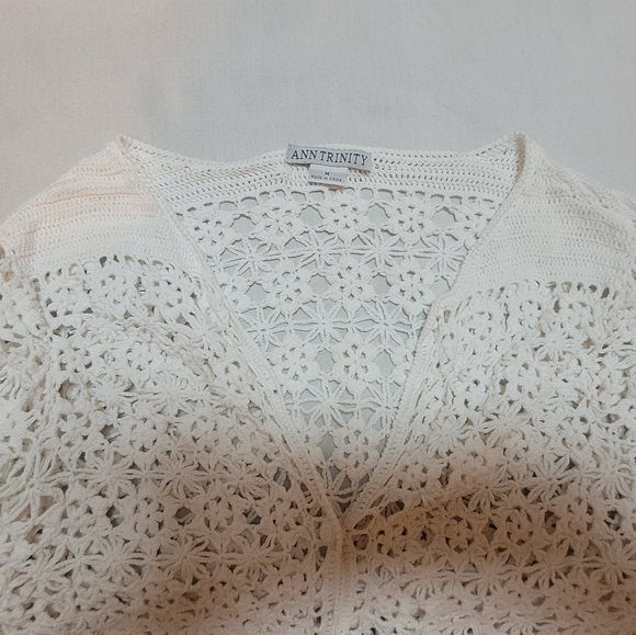 Elegant Women's White Crochet Cardigan - Picture 3 of 3